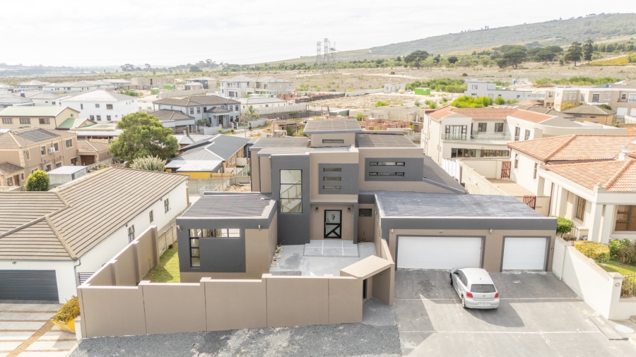 6 Bedroom Property for Sale in Haasendal Western Cape